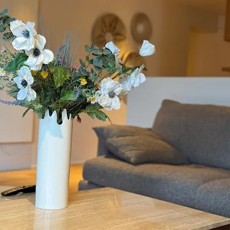 Urban Elite Yourhosthelper