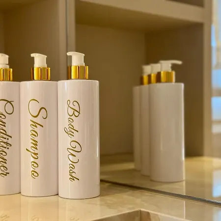 Urban Elite Yourhosthelper *