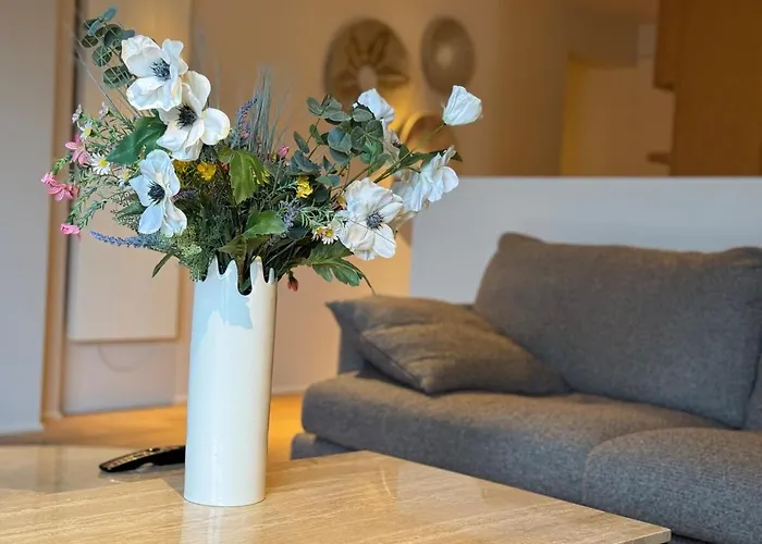 Urban Elite Yourhosthelper