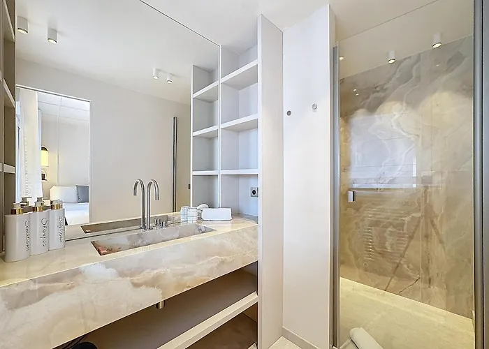 Urban Elite Yourhosthelper Deauville