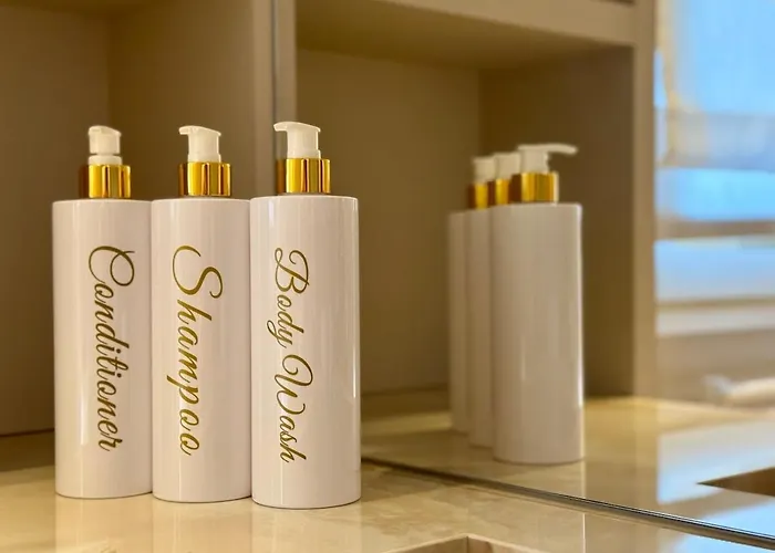 Urban Elite Yourhosthelper *