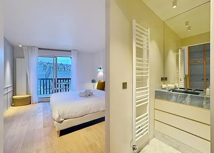 Urban Elite Yourhosthelper Deauville