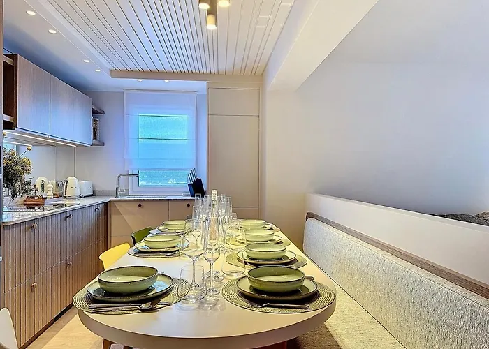 Urban Elite Yourhosthelper