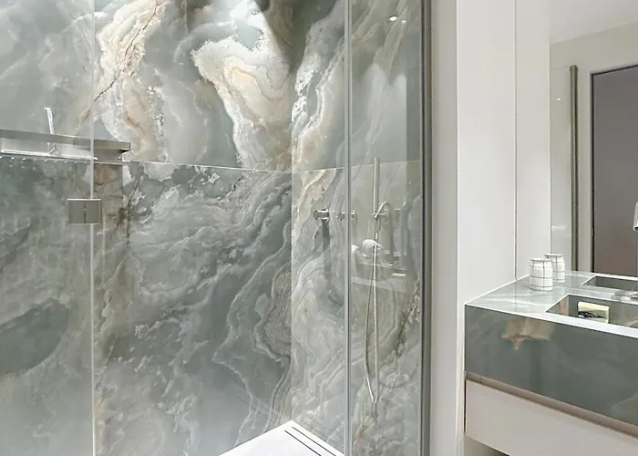 Urban Elite Yourhosthelper *