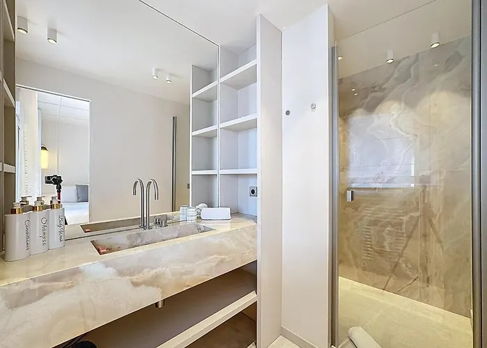 Urban Elite Yourhosthelper * Deauville